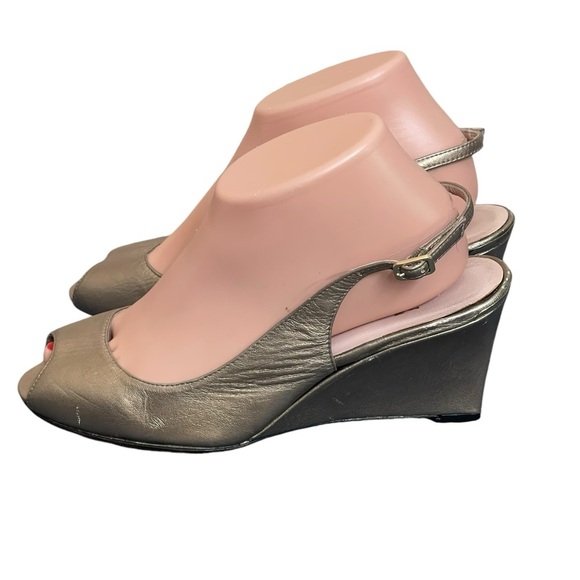 Stuart Weitzman Metallic Gold Leather Peep
Toe Wedge Sandals Size 7.5M - Picture 4 of 13